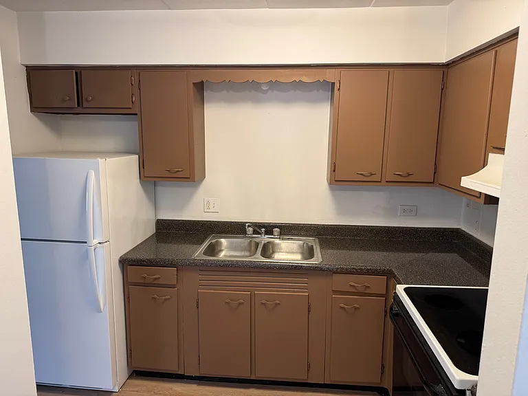 924 Troost Ave — Photo 5