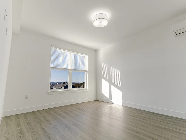 The Central — Photo 10