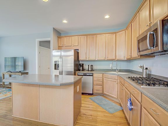 4th image of 8410 Chaucer House Ct