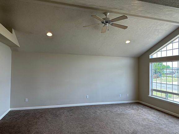 5th image of 2462 Saint James Way