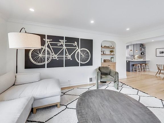 5th image of 230 Park Ave