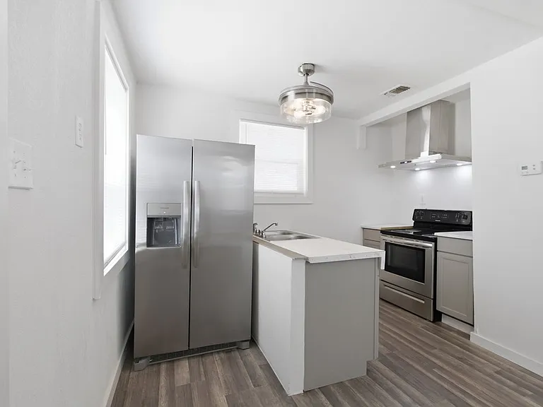 210 N Jackson St #A — Photo 11
