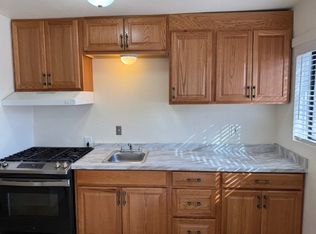 323 1/2 Vassar Dr SE, Albuquerque, NM 87106