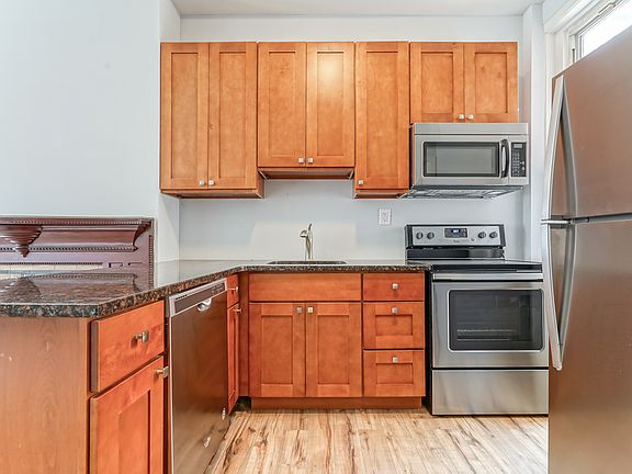 4th image of 1637 Fairmount Ave #1