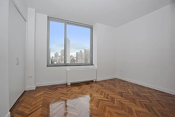 Sold by Nest Seekers International | media 14