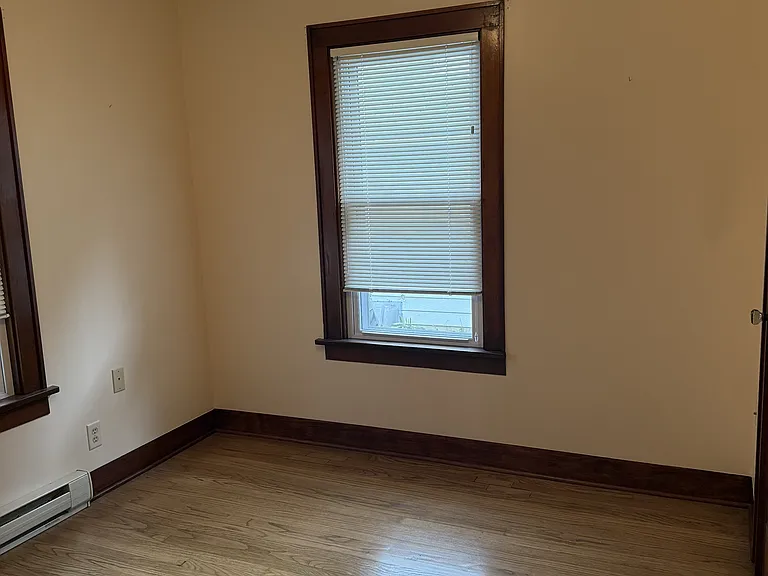 517 E Linn St — Photo 33