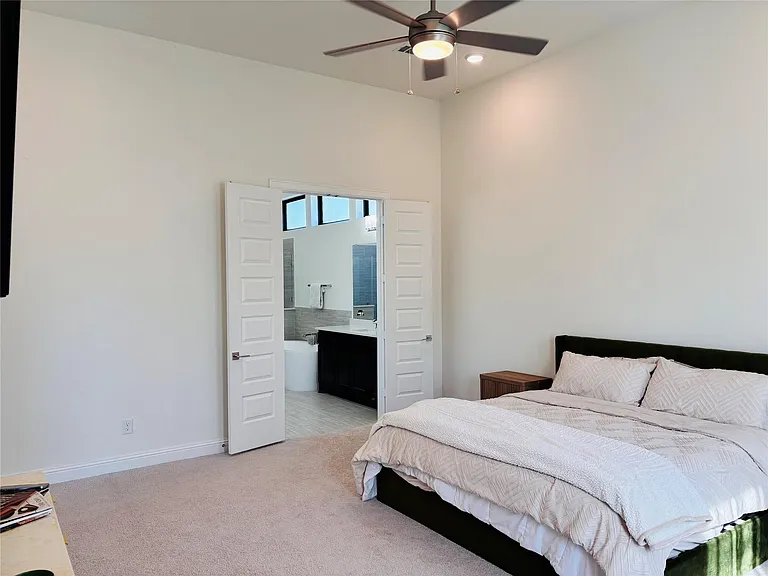 4611 Columbus Dr — Photo 11