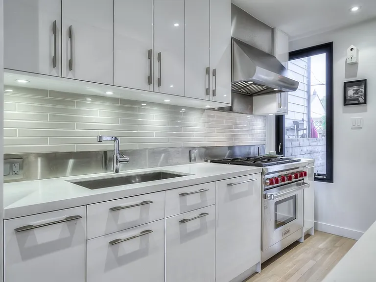 133 Munro St — Photo 4