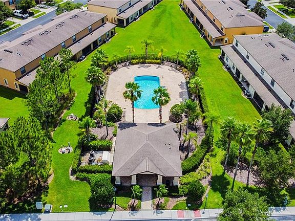3rd image of 2521 Oleander Lakes Dr