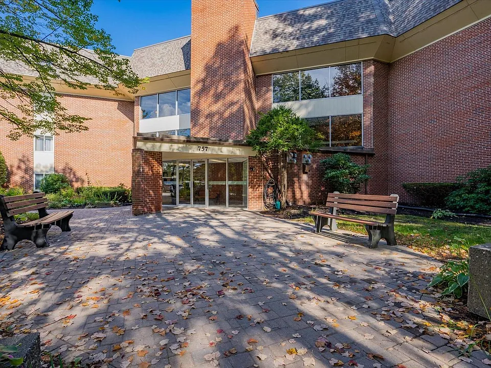 757 Main St #25