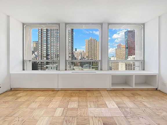 3rd image of 300 E 33rd St APT 18F