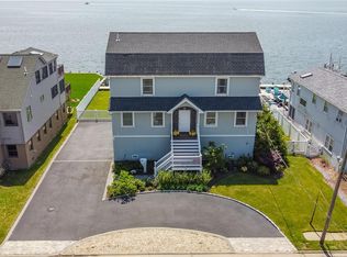 30 Milton Rd, Babylon, NY 11702