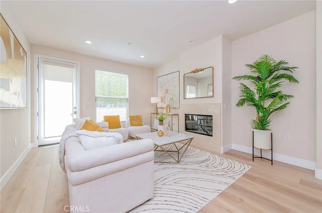 2 bed, 1220 sqft, $3,950 — Photo 3