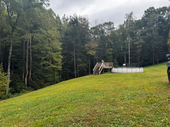 207 Cheyenne Ln, Mount Nebo, WV 26679