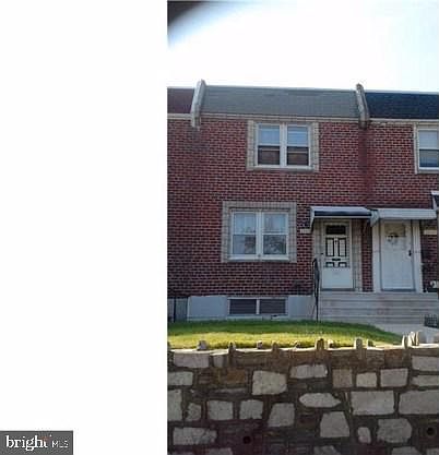 2nd image of 2728 Devereaux Ave