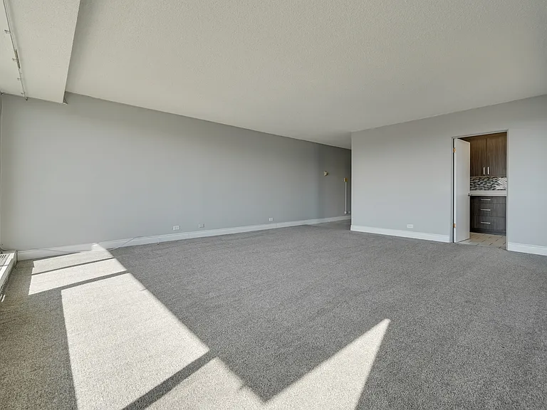12207 Jasper Ave NW — Photo 17
