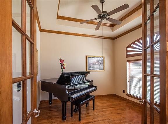 3rd image of 8217 Forest Glenn Dr