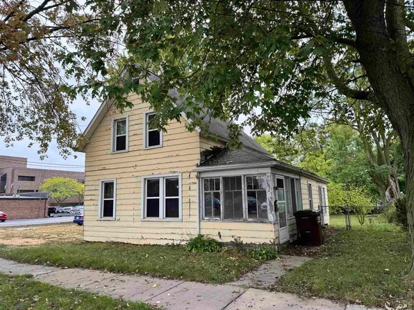121 E Maple Ave, Adrian, MI 49221
