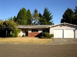 990 Oakway Dr, Coos Bay, OR 97420