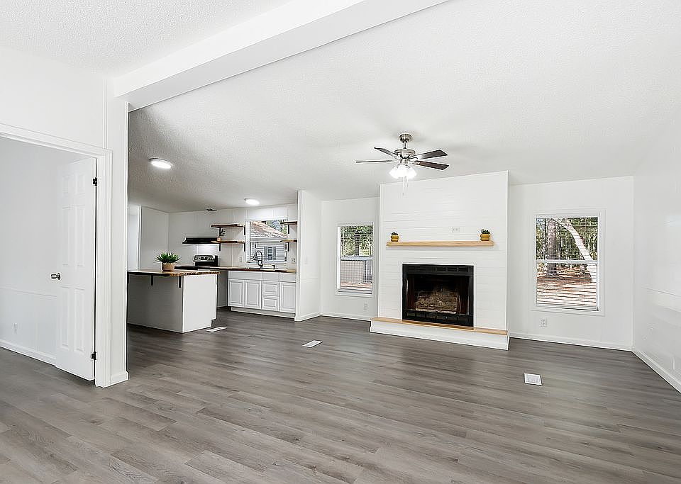 1st image of 36735 Longleaf Dr