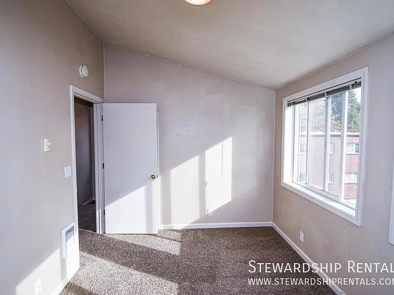 1825 Harris St #9 — Photo 16