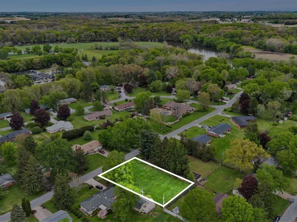 4776 Kimber Ln, Berrien Springs, MI 49103