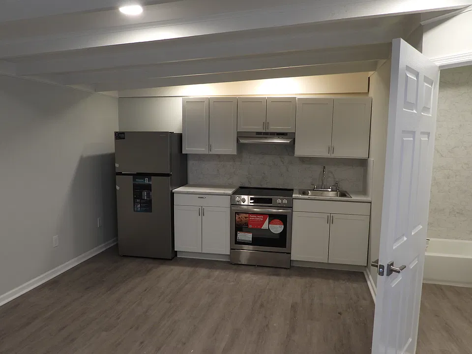 546 Valley Brook Ave #R