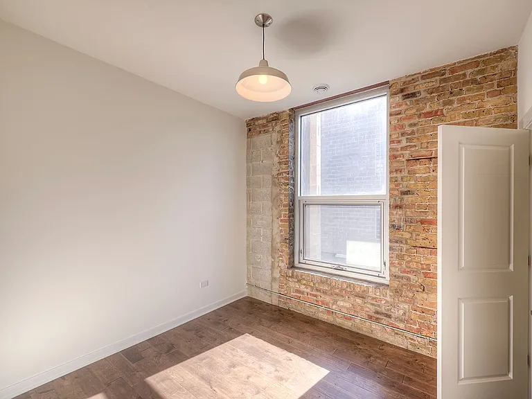 1532 W Chicago Ave — Photo 12