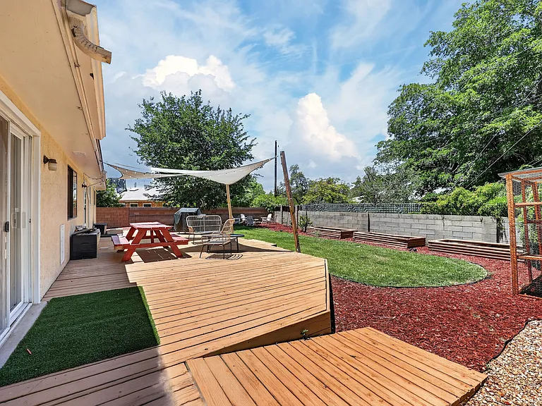 7107 Carriveau Ave NE — Photo 49