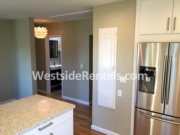 3rd image of 5326 W 126th St