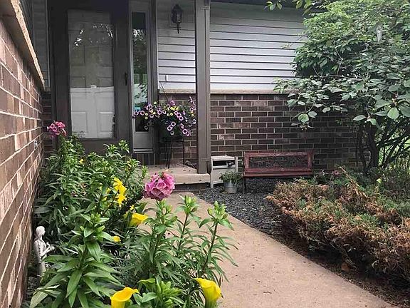 2nd image of 225 Sandstone Dr