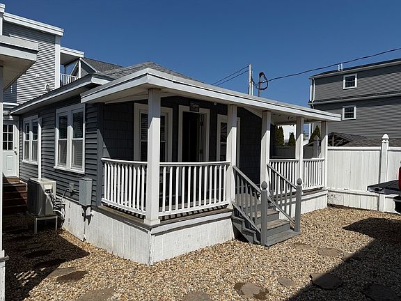 2nd image of 7 Dover St