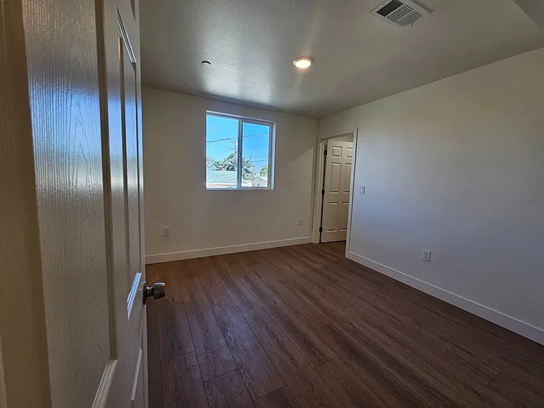 33(835E) — Photo 11