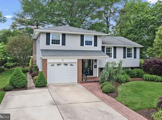 20 Knoll Rd, Stratford, NJ 08084