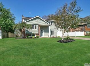 158 Lakeside Dr, Oakdale, NY 11769
