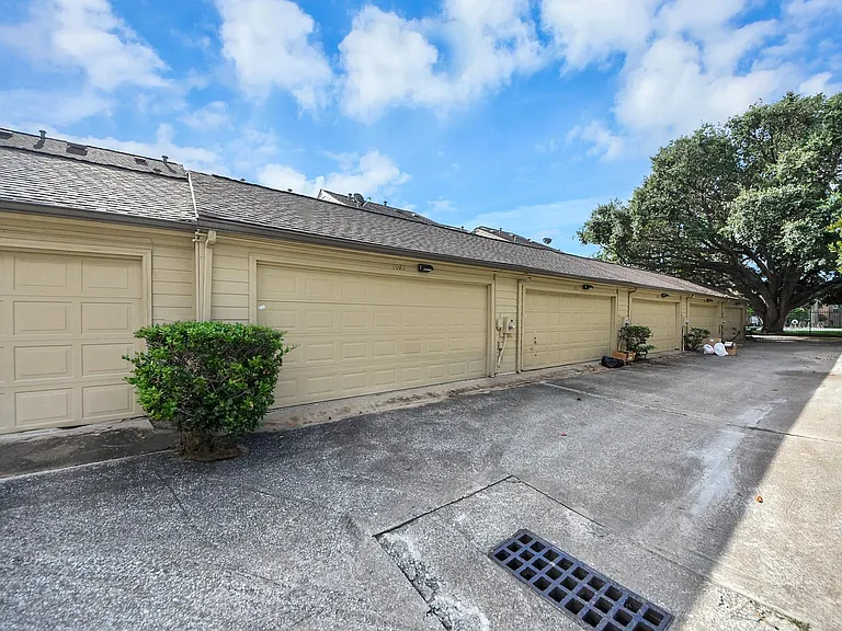 1022 Memorial Village Dr — Photo 39