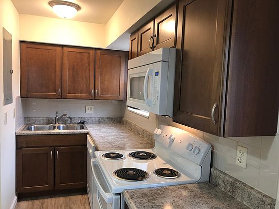 Updated kitchen and fairly new appliances.