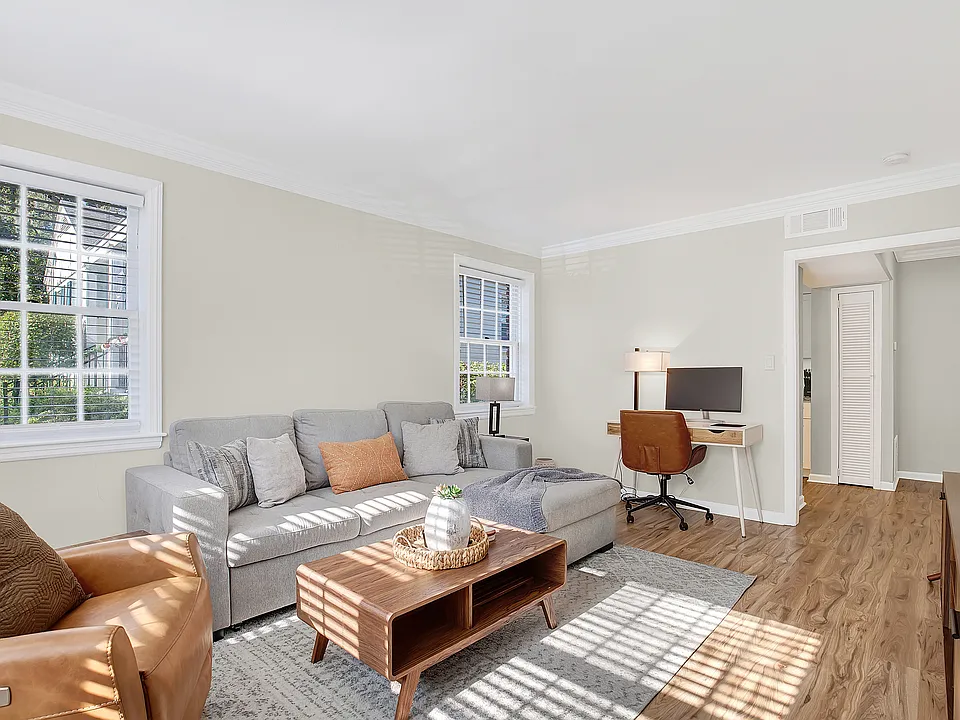 6 W 51st St #1