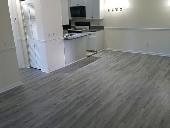 3rd image of 8164 SE Pinecroft Cir