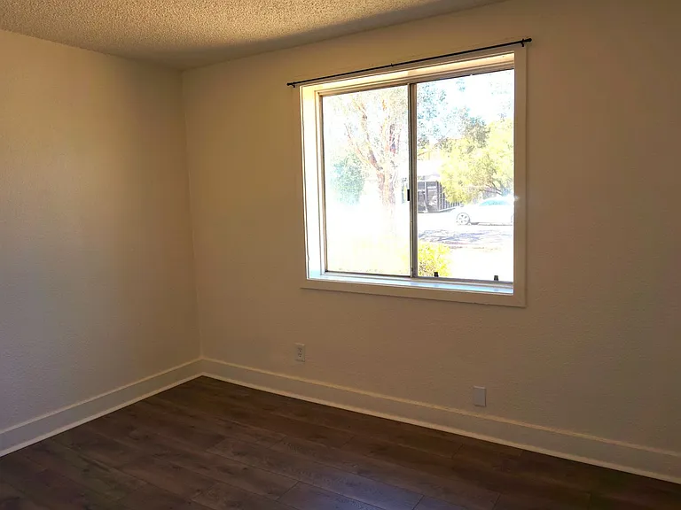 565 Graham Dr — Photo 6