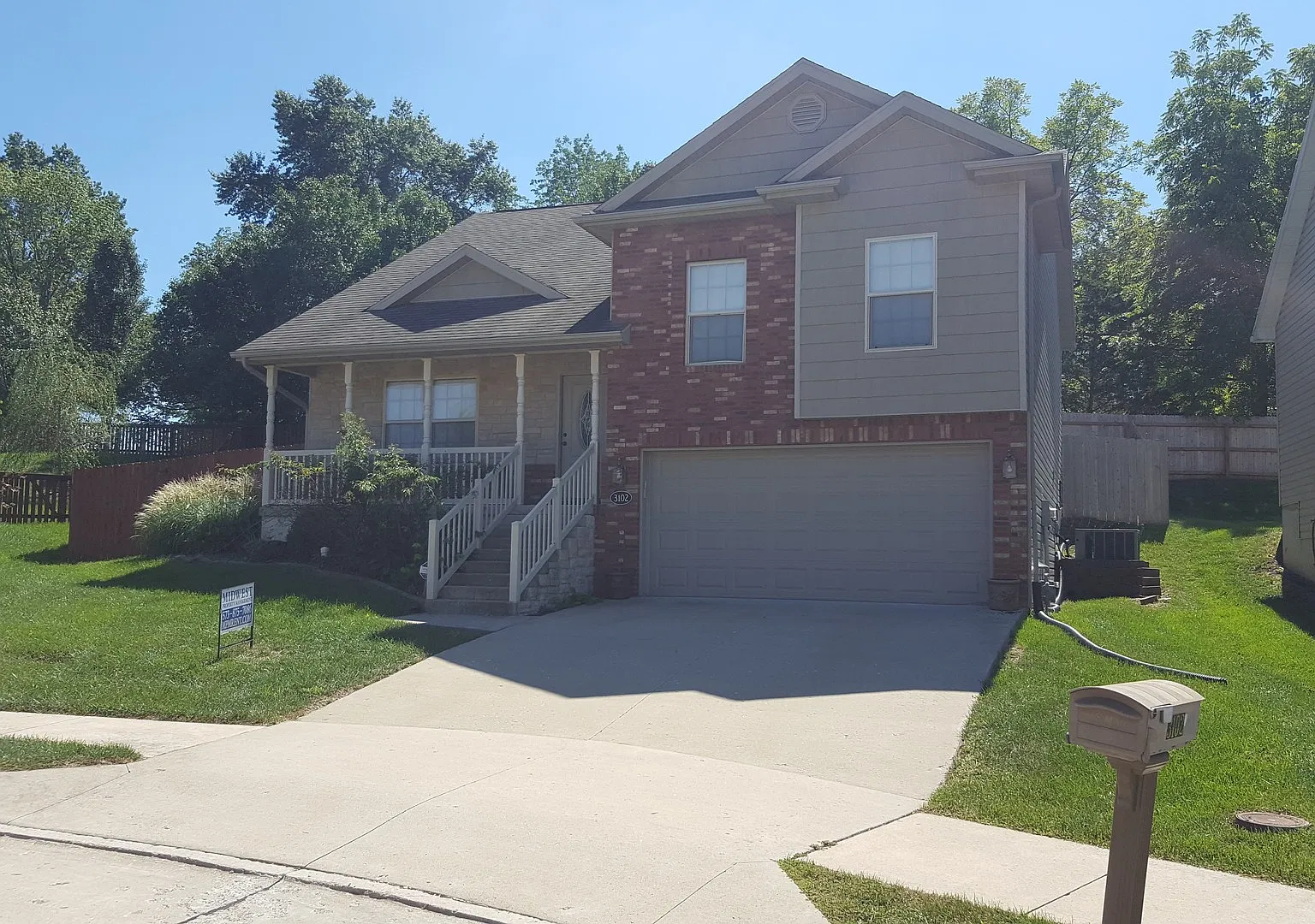 3 bd house, great SW location on culdesac near Green Meadows/Providence, gas fireplace, fenced, 2... — Photo 2