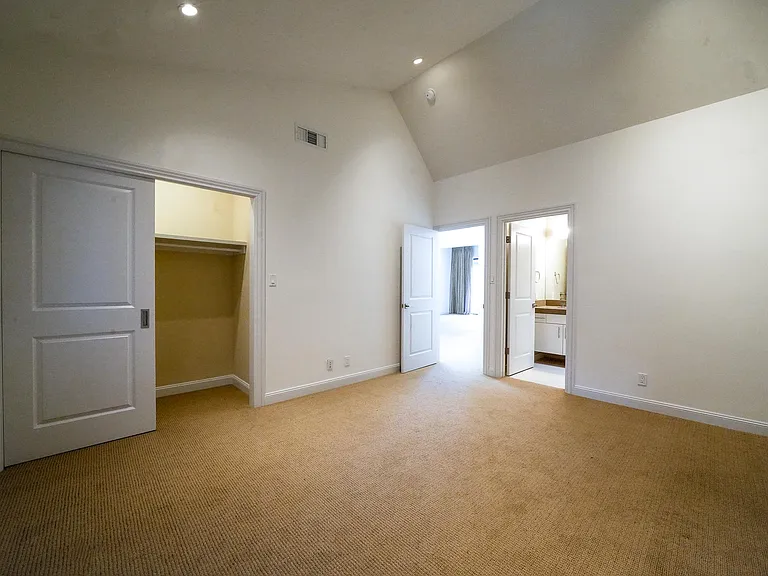 32 Mansion Ct #821 — Photo 14