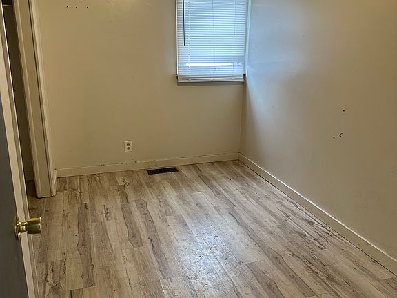 3rd image of 133 S Main St #1
