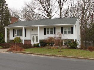 4 Carriage Dr, Lincoln, RI 02865