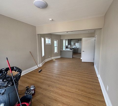5th image of 868 Tonawanda St #2