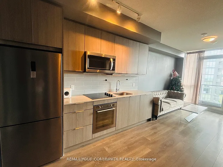 36 Manor Rd E #1302 — Photo 12