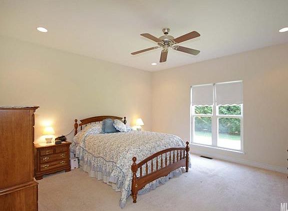 5th image of 147 Dove Meadow Ln