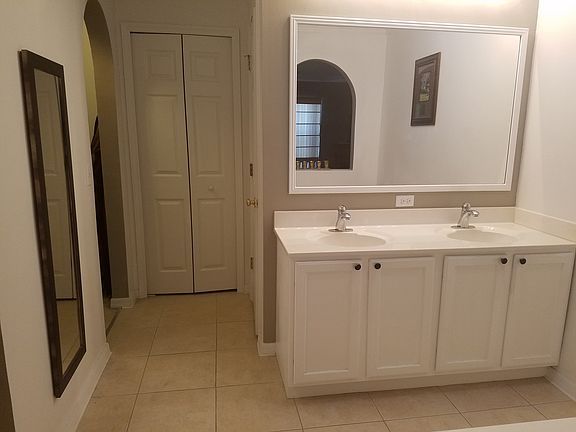 4th image of 193 King Arthur Ct