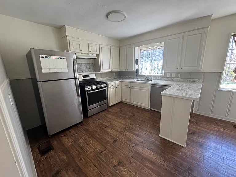 105 Lakeview Dr — Photo 16