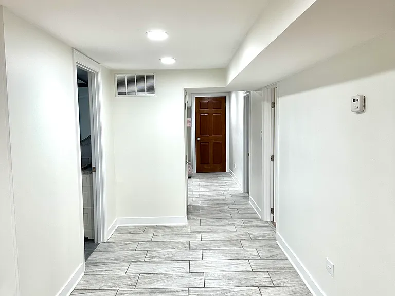 6560 W Cornelia Ave — Photo 3